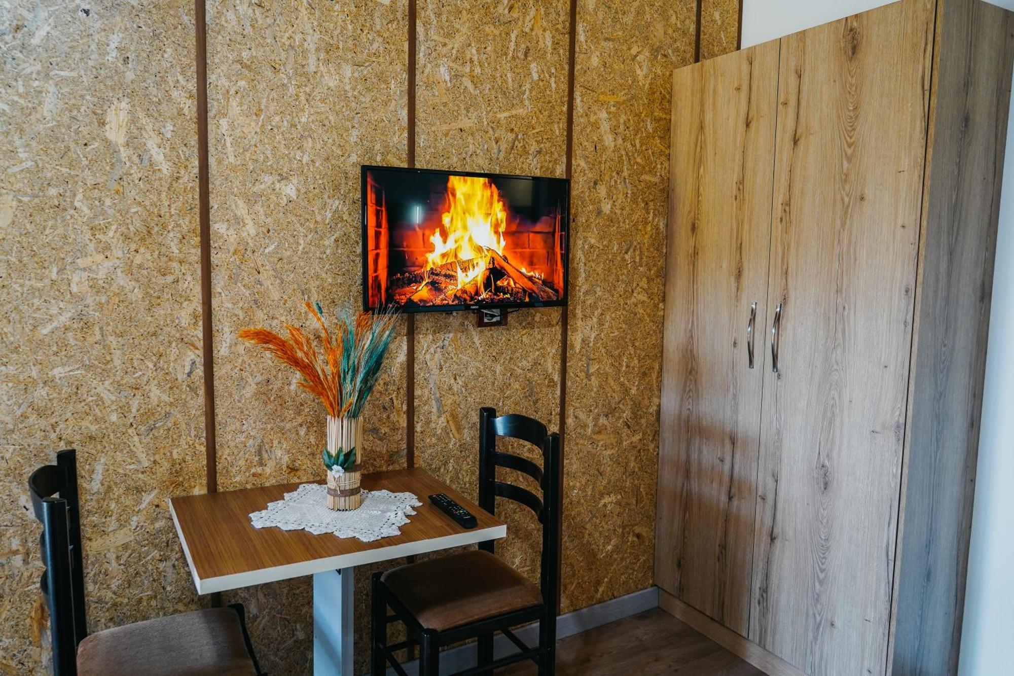 Bujtina Anlu Hotel Nepravishte Bagian luar foto