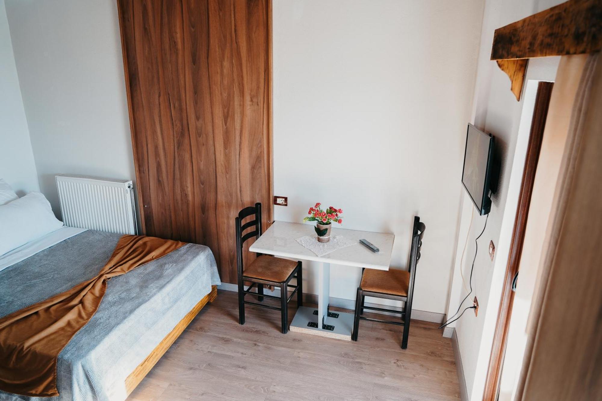 Bujtina Anlu Hotel Nepravishte Bagian luar foto