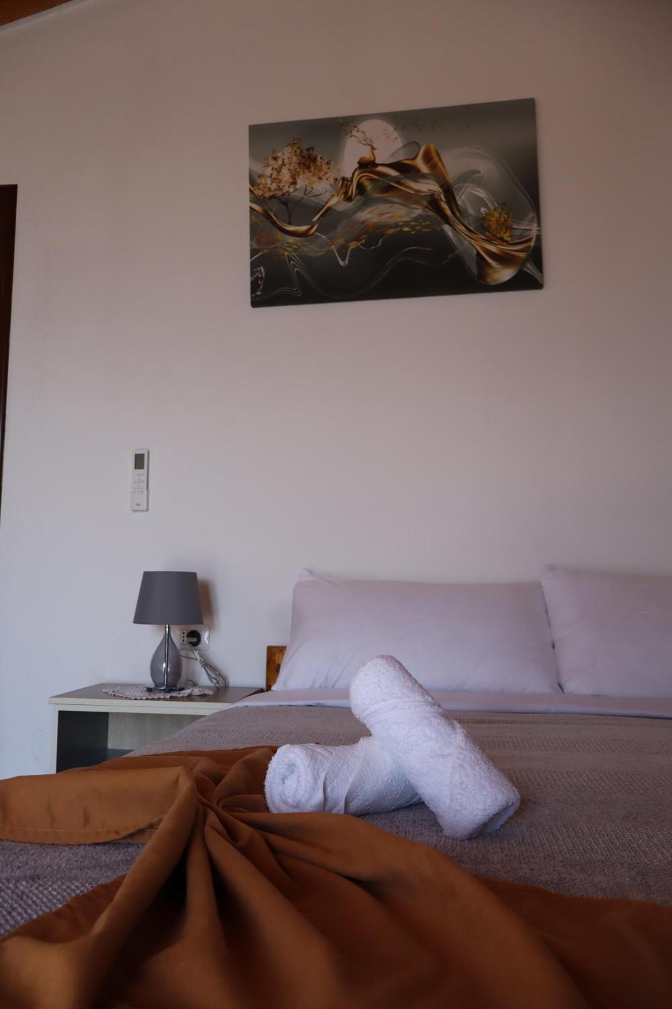 Bujtina Anlu Hotel Nepravishte Bagian luar foto